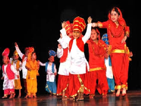 70 students show talent in kala utsav